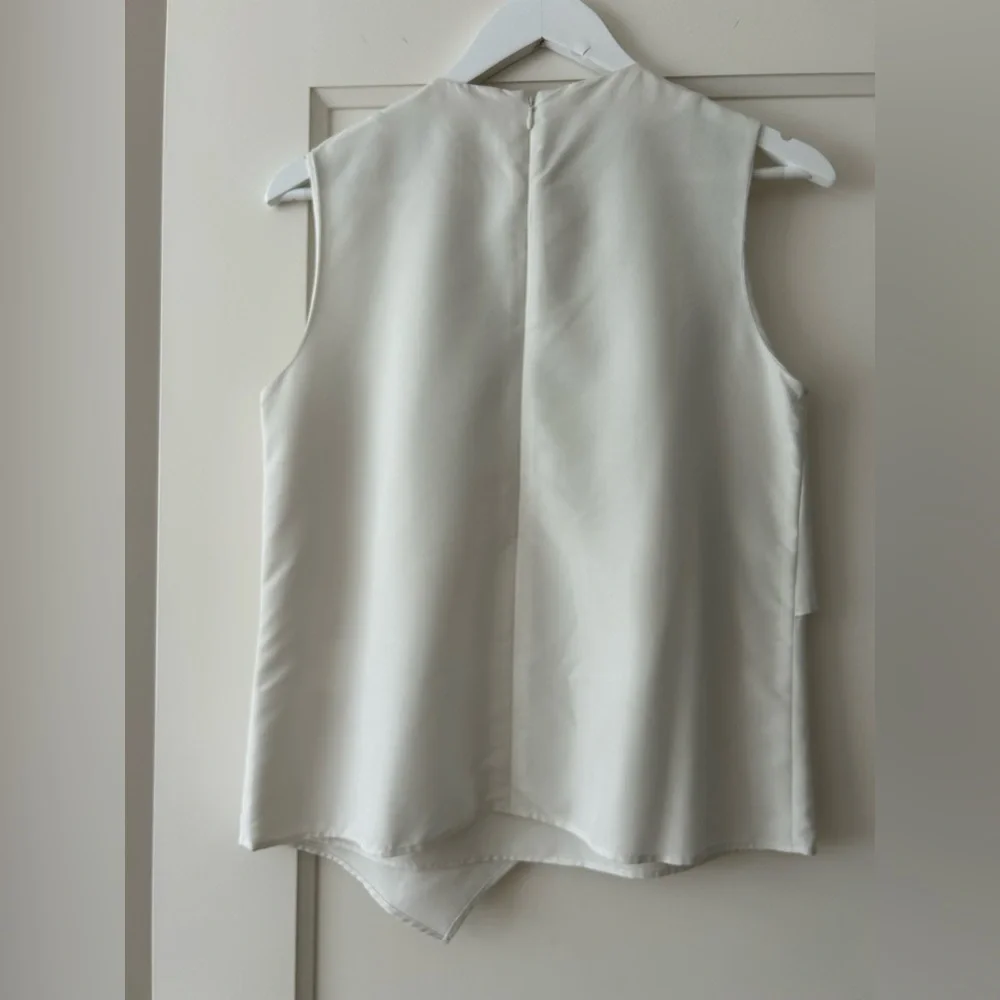 Club Monaco Cream Layered Sleeveless Blouse Size M - Picture 2 of 5